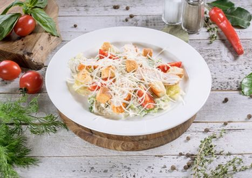 "Цезарь с курицей" салат