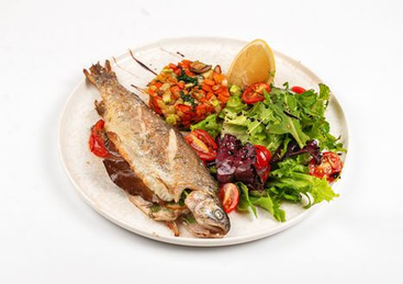 Форель запеченная с овощами 