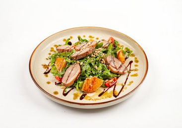 Салат с индейкой и рукколой