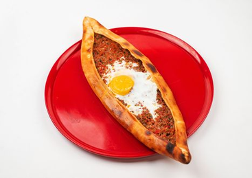 Пиде с яйцом и фаршем